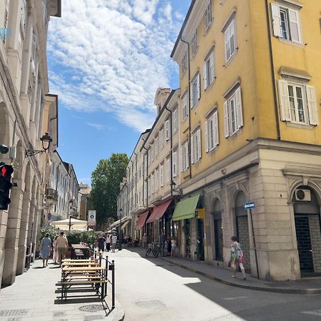 Cavana 10 Tirabora Short Rent Trieste Exteriör bild