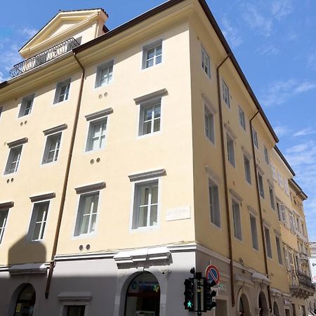 Cavana 10 Tirabora Short Rent Trieste Exteriör bild
